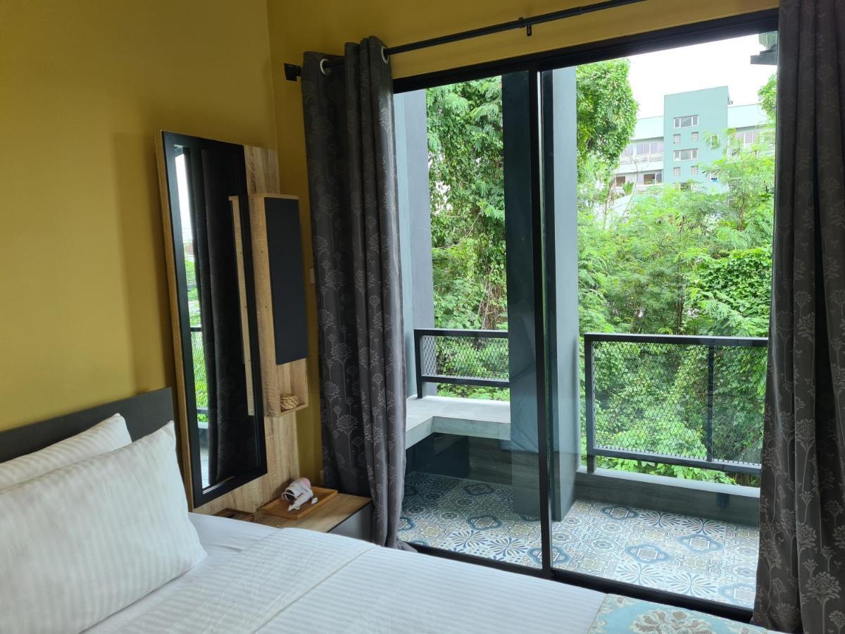 The Lantern Suites Ban Song Hong Bagian luar foto