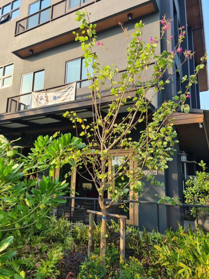 The Lantern Suites Ban Song Hong Bagian luar foto