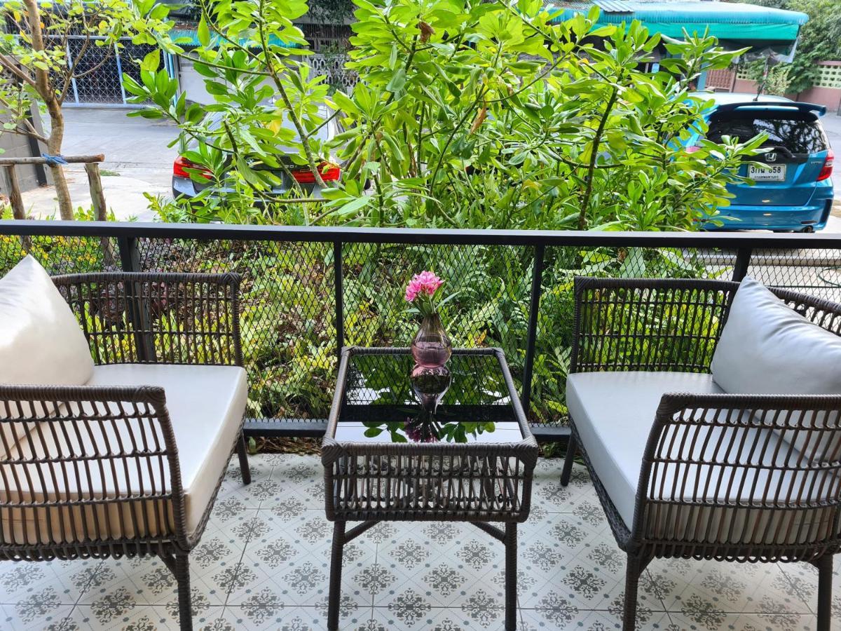 The Lantern Suites Ban Song Hong Bagian luar foto