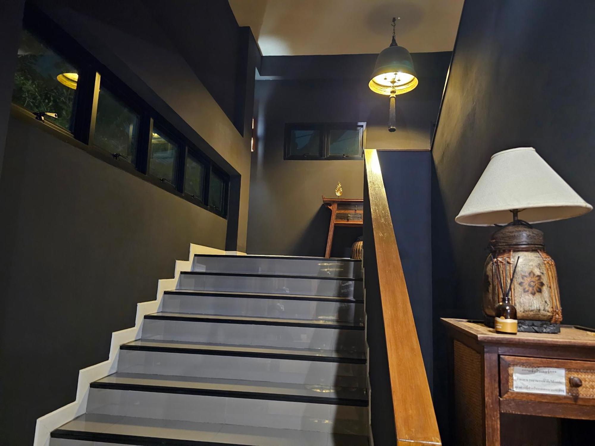The Lantern Suites Ban Song Hong Bagian luar foto