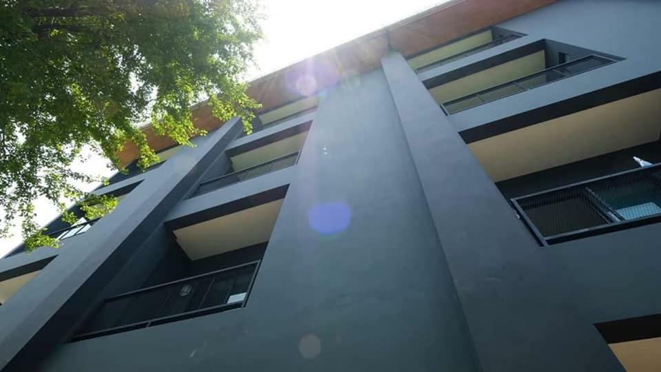 The Lantern Suites Ban Song Hong Bagian luar foto