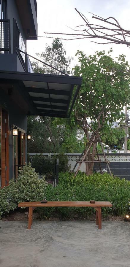 The Lantern Suites Ban Song Hong Bagian luar foto