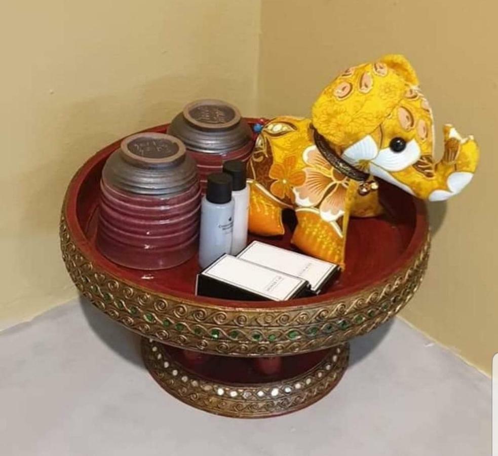 The Lantern Suites Ban Song Hong Bagian luar foto