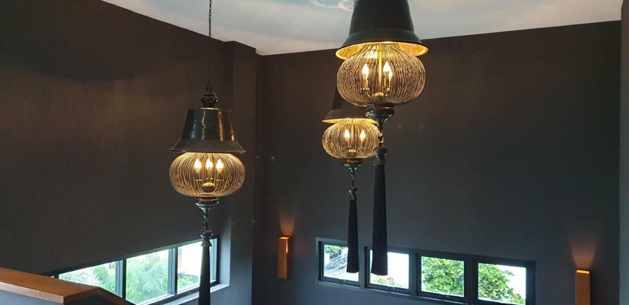 The Lantern Suites Ban Song Hong Bagian luar foto